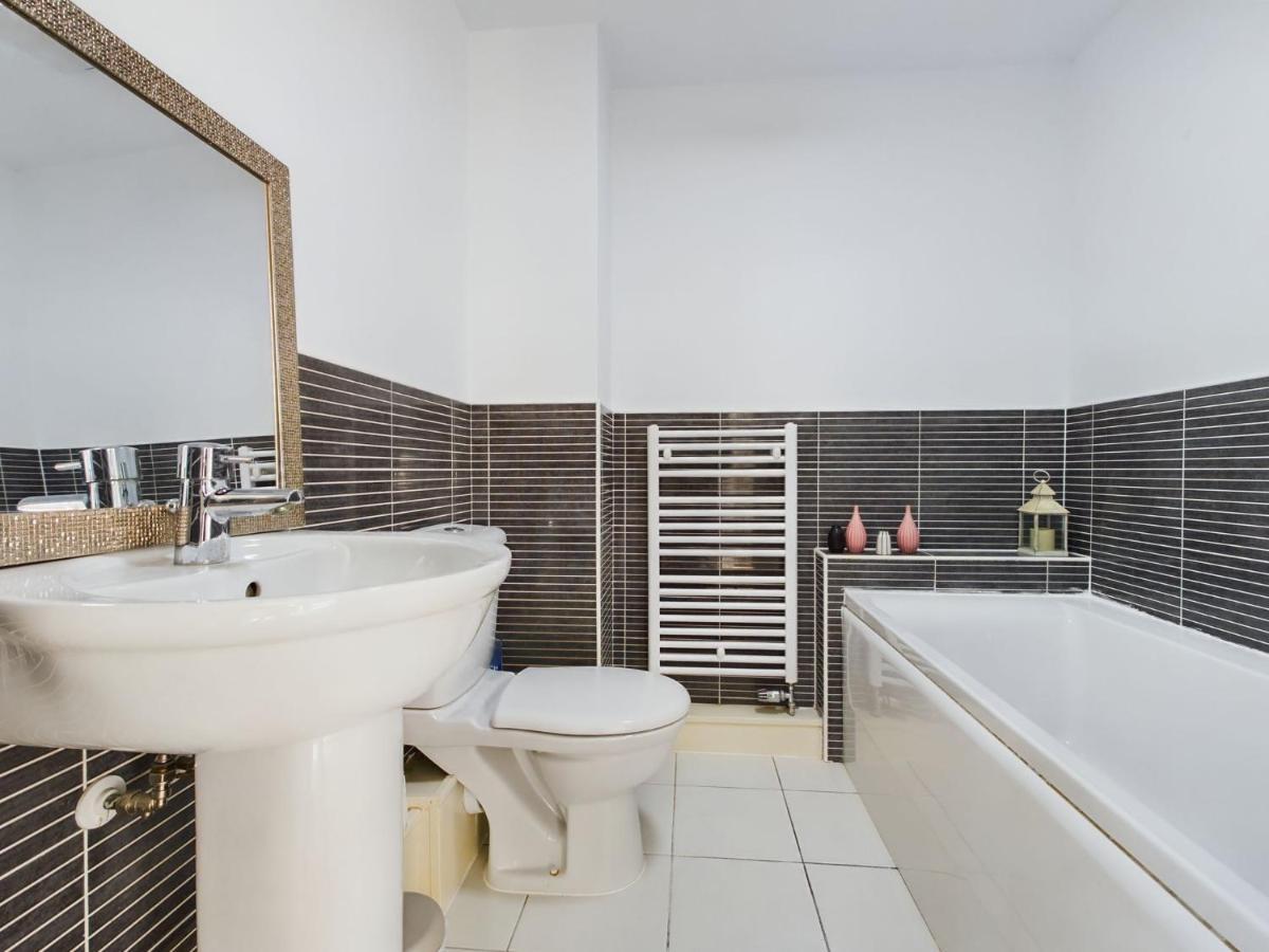 247 Serviced Accommodation In Stafford- 3Br Townhouse מראה חיצוני תמונה