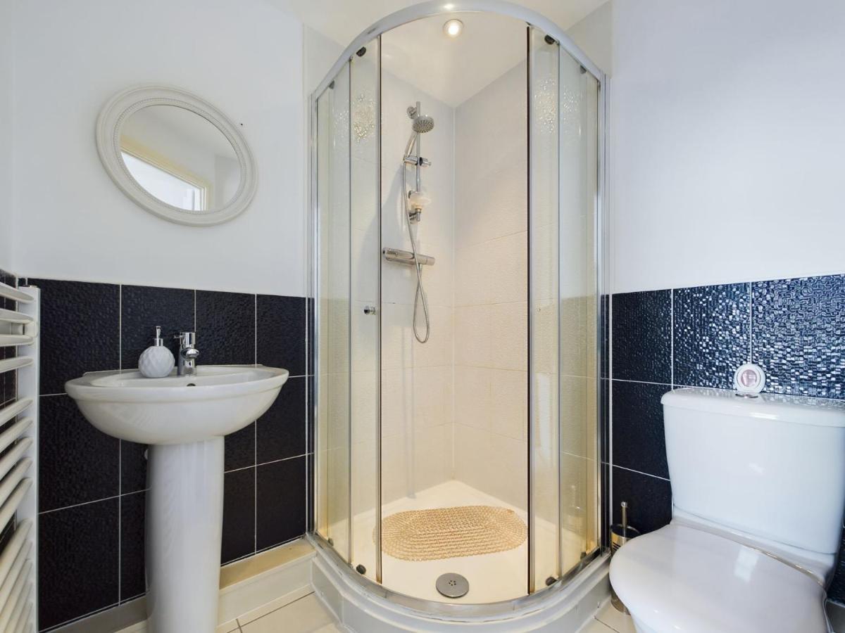 247 Serviced Accommodation In Stafford- 3Br Townhouse מראה חיצוני תמונה