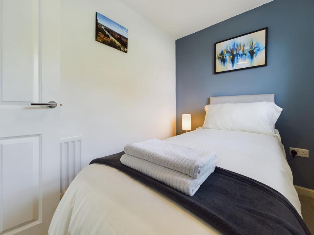 247 Serviced Accommodation In Stafford- 3Br Townhouse מראה חיצוני תמונה